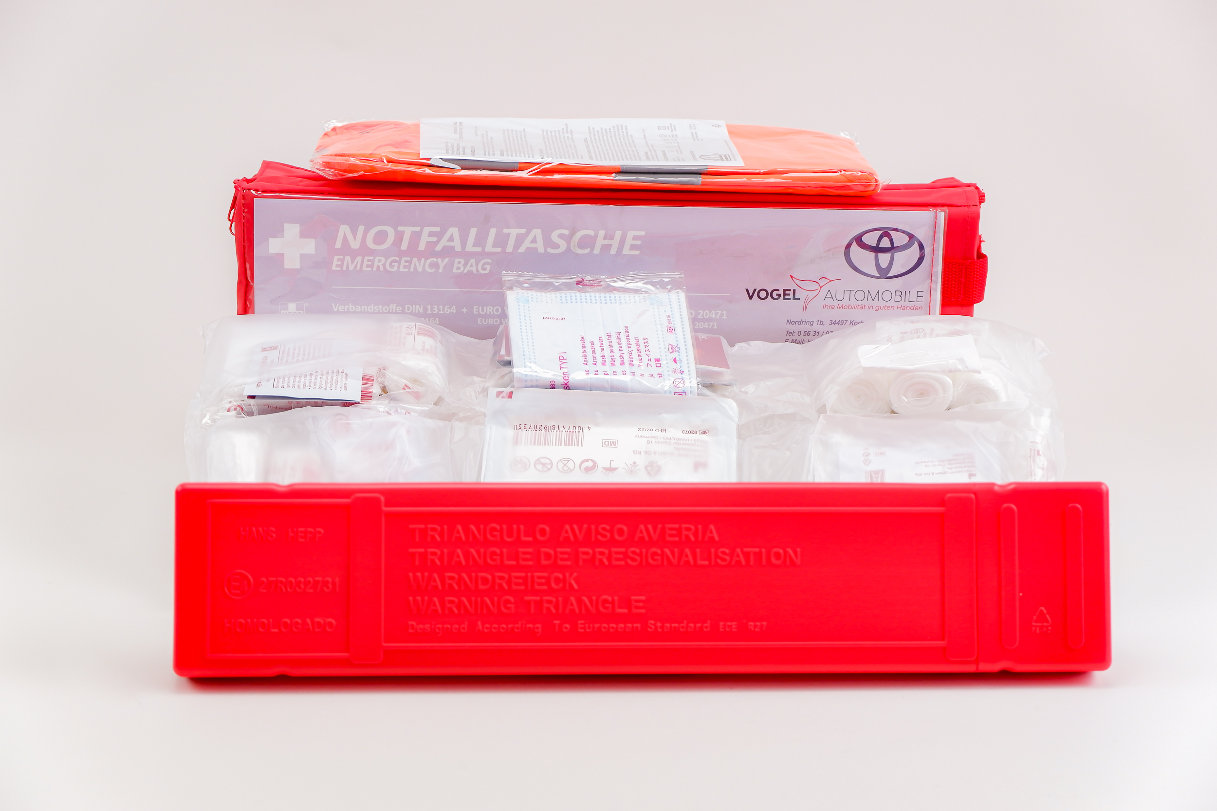 TOYOTA Notfalltasche "KOMPLETT" inkl. Händlerlogo - mit Warnweste und Warndreieck / 72er Pack