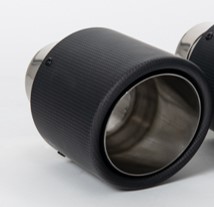 Zwei Endrohre aus Carbon (für Milltek-Schalldämpfer-Anlage) Zwei Endrohre aus Carbon (für Milltek-Schalldämpfer-Anlage)
