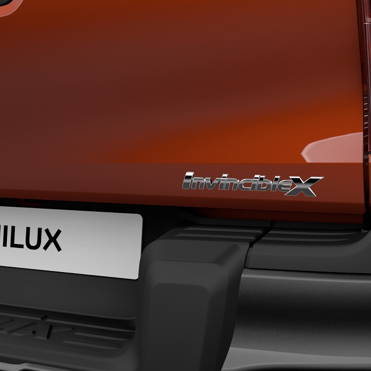 Invincible X“-Logo, in Chrom-Optik, Set mit 3 Teilen Invincible X“-Logo, in Chrom-Optik, Set mit 3 Teilen