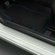 Textilfußmatten 520 g, blauer Kettelung und Aygo Logo in silber, Satz vorne und hinten Textilfußmatten 520 g, blauer Kettelung und Aygo Logo in silber, Satz vorne und hinten